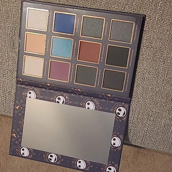 Disney Nightmare Before Christmas Merry Scary Holidays Eye Shadow Palette NEW - Picture 2 of 5